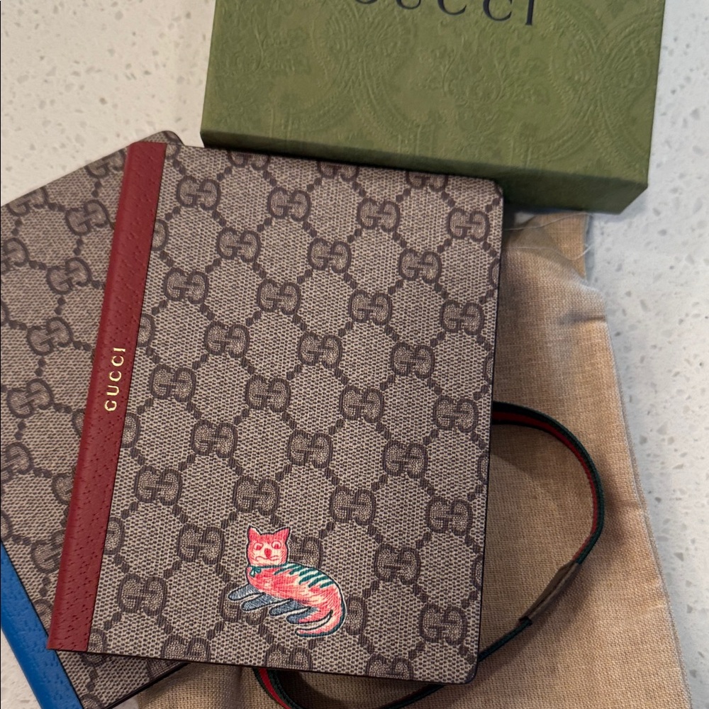 Gucci Beige and Green Notebook with Signature Pattern Gift Set - Picture 4 of 12